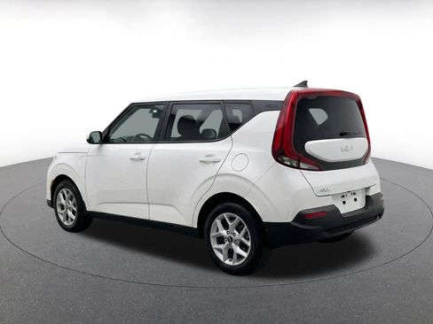 Used 2025 Kia Soul LX w/ LX Technology Package FWD image 7