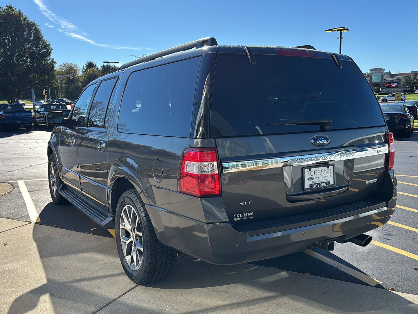 Used 2017 Ford Expedition EL XLT w/ Equipment Group 202A AWD/4WD image 7
