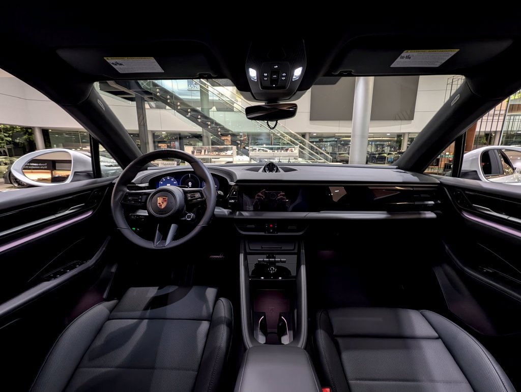 New 2026 Porsche Macan Electric RWD image 19