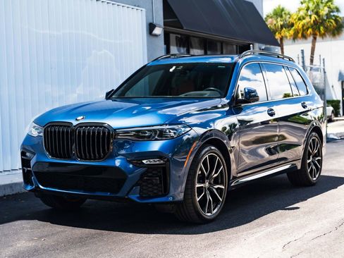 Used 2022 BMW X7 xDrive40i w/ M Sport Package AWD/4WD image 3