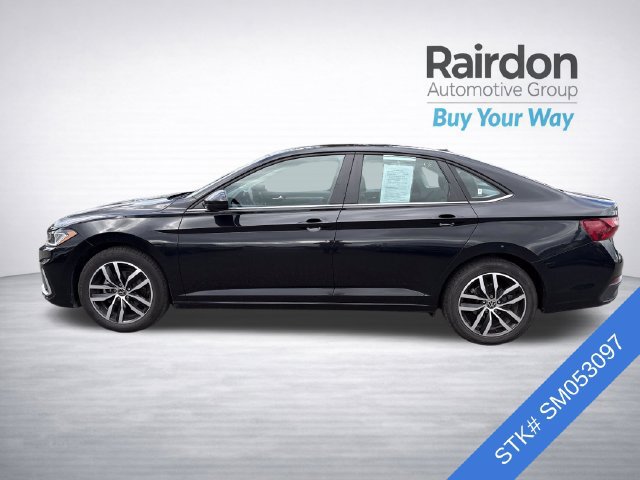 Used 2025 Volkswagen Jetta SE FWD image 4