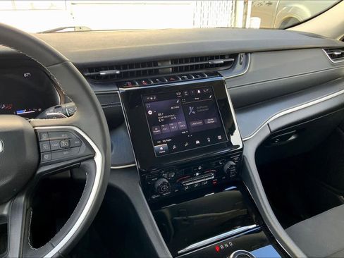 Used 2023 Jeep Grand Cherokee Laredo w/ Luxury Tech Group I image 6