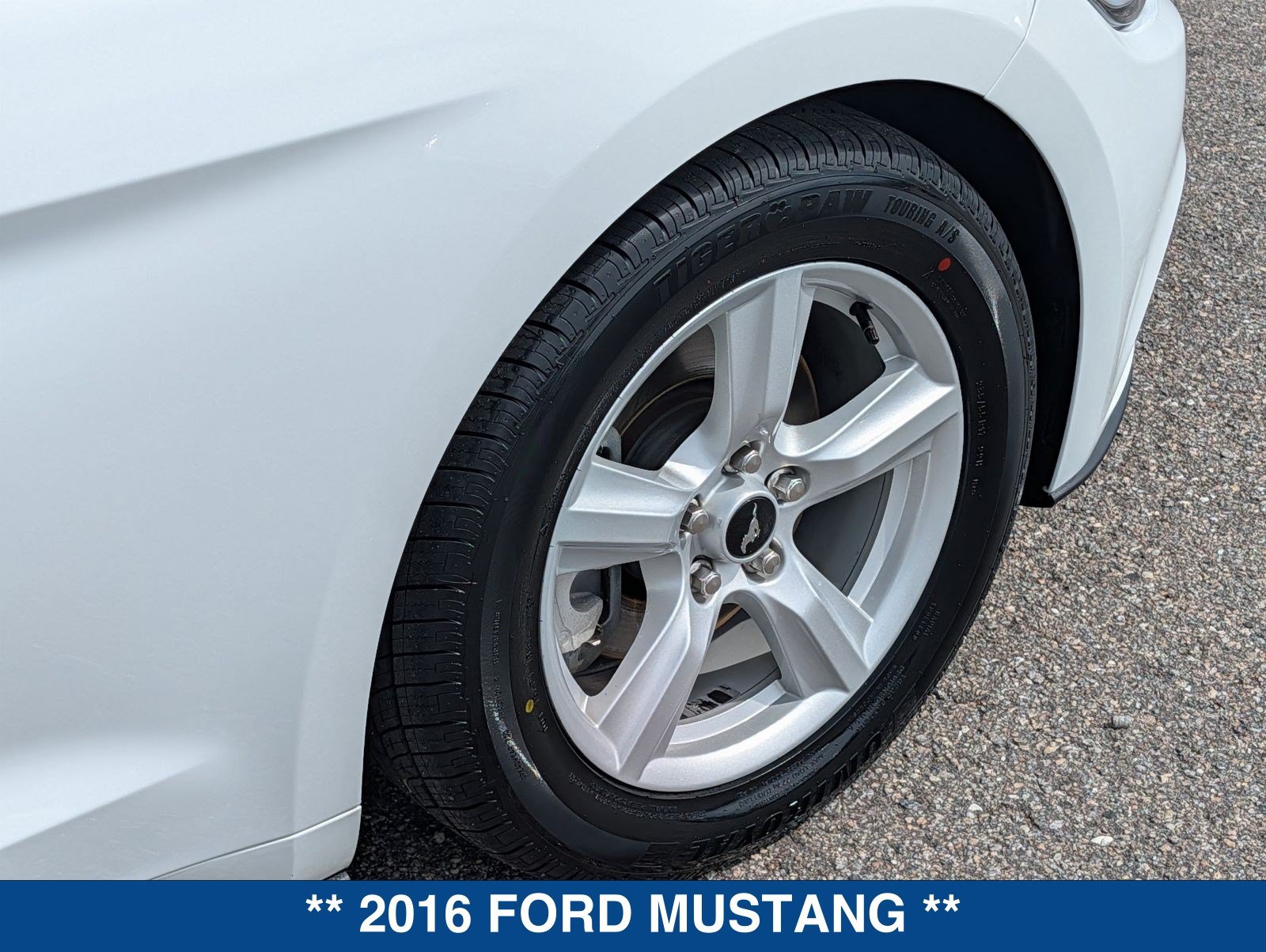 Used 2016 Ford Mustang Convertible RWD image 13