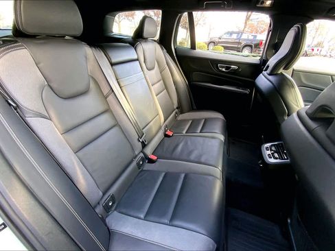 Used 2020 Volvo V60 T6 R-Design w/ Protection Package Premier image 19