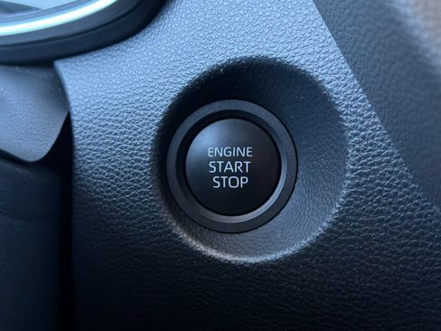 Used 2024 Toyota Corolla Cross XLE w/ Convenience Package FWD image 24