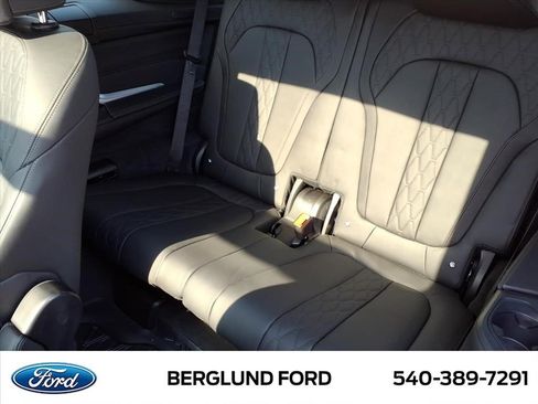 Used 2021 BMW X7 xDrive40i w/ Executive Package AWD/4WD image 16