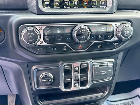Used 2023 Jeep Wrangler Unlimited Sahara w/ Cold Weather Group AWD/4WD image 17
