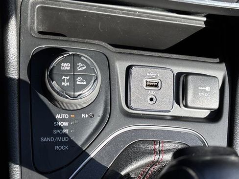 Used 2022 Jeep Cherokee Trailhawk w/ Premium Leather Package image 37