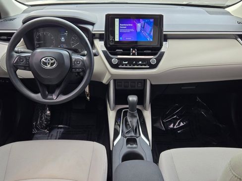 Used 2024 Toyota Corolla Cross L image 16