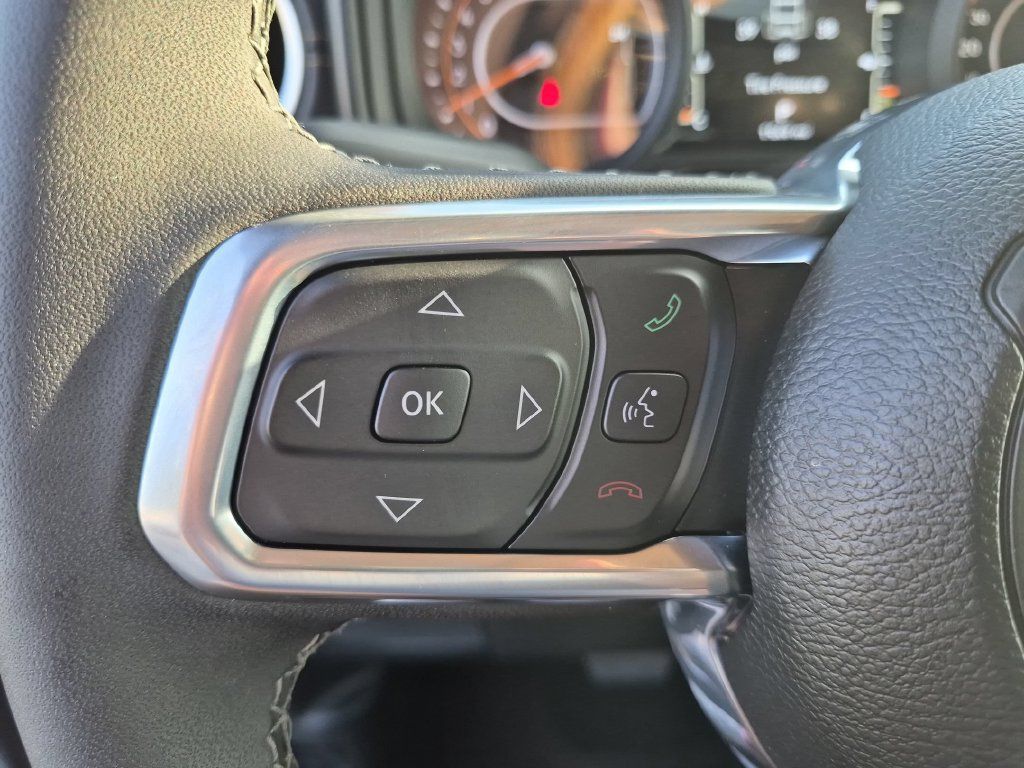 Used 2026 Jeep Wrangler Unlimited Sahara AWD/4WD image 15