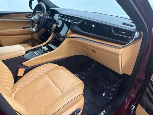Used 2025 Jeep Grand Cherokee Summit AWD/4WD image 26
