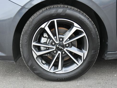 Used 2024 Kia Forte LXS image 12