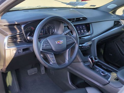 Certified 2025 Cadillac XT5 Premium Luxury image 10