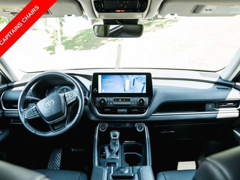 Certified 2025 Toyota Grand Highlander FWD image 11