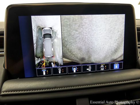 Used 2023 Chevrolet Suburban Z71 w/ Z71 Off-Road Package AWD/4WD image 22