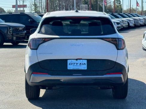New 2026 Kia Sportage LX image 3