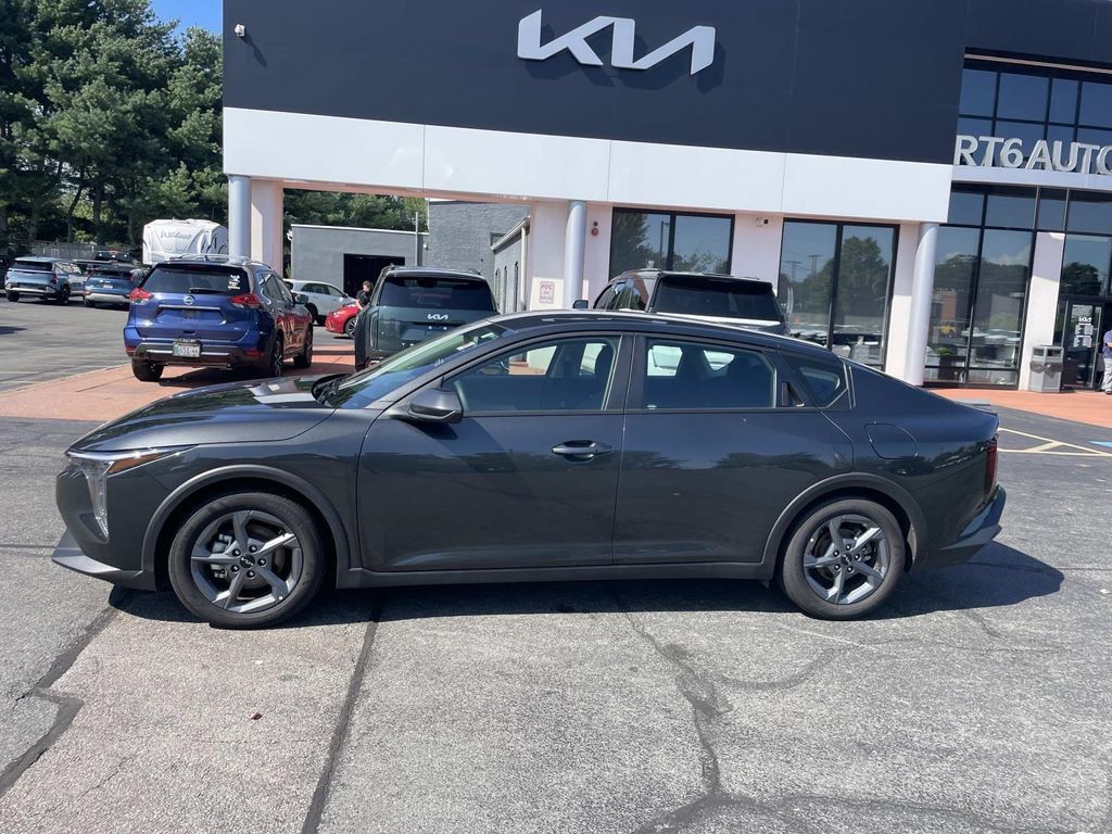 Used 2025 Kia K4 FWD image 2