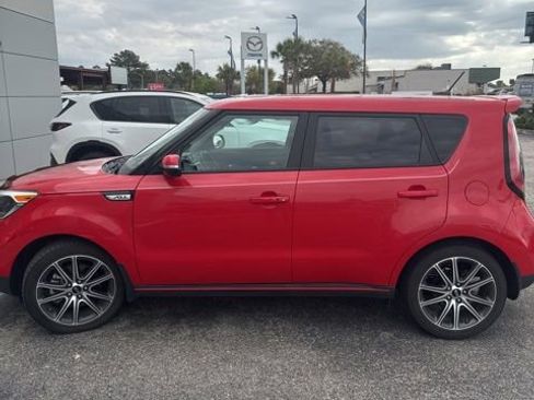 Used 2018 Kia Soul ! image 2