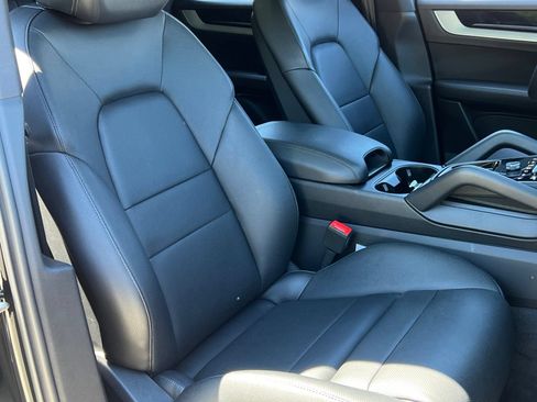 Certified 2025 Porsche Cayenne E-Hybrid AWD/4WD image 15