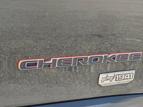Used 2016 Jeep Cherokee 75th Anniversary FWD image 27
