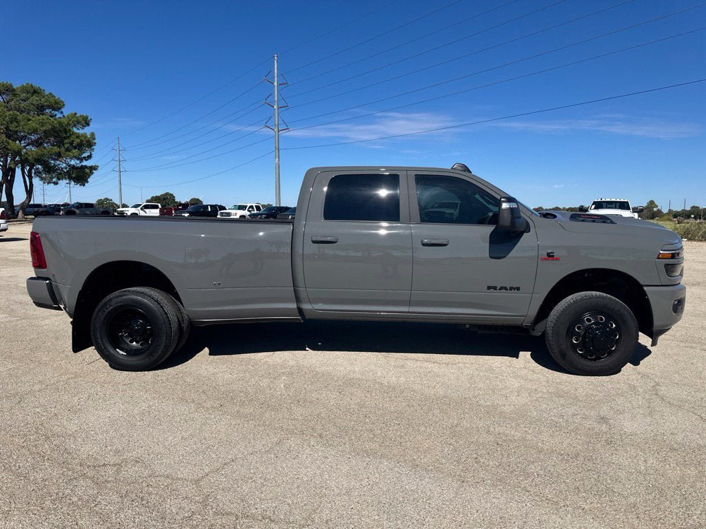 Used 2026 RAM 3500 Laramie w/ Night Edition AWD/4WD image 4