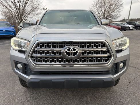 Used 2016 Toyota Tacoma TRD Off-Road w/ Premium & Technology Package image 2