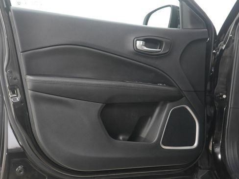 Used 2021 Jeep Compass Latitude image 21