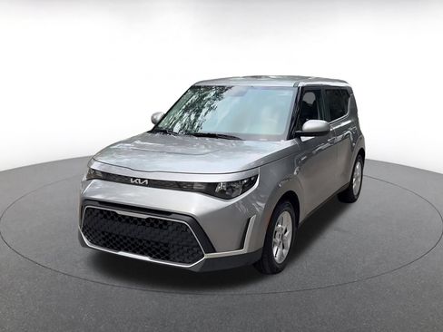 Used 2025 Kia Soul LX w/ LX Technology Package FWD image 7