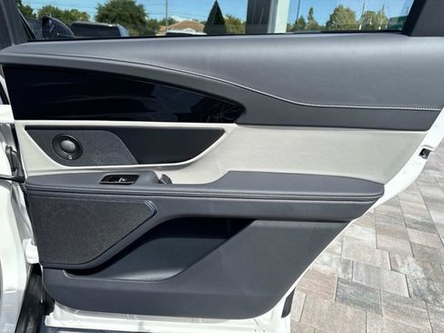 New 2025 Lincoln Nautilus Premier w/ Equipment Group 102A image 20