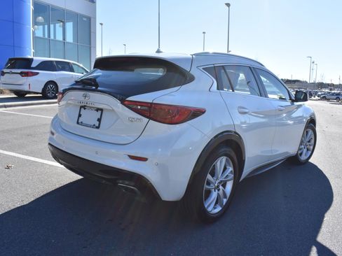 Used 2017 INFINITI QX30 Premium w/ Navigation Package image 9