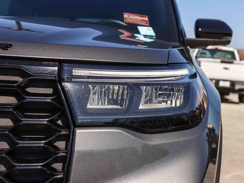 Certified 2025 Ford Explorer ST-Line w/ ST-Line Street Pack AWD/4WD image 7