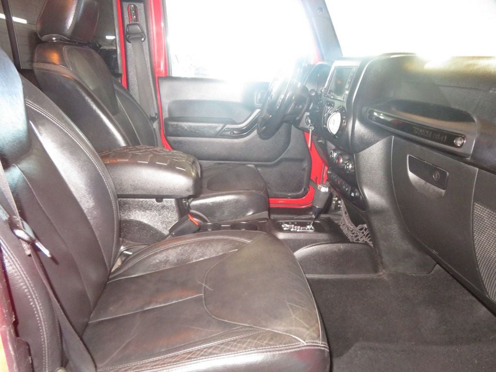 Used 2015 Jeep Wrangler Unlimited Sahara AWD/4WD image 31
