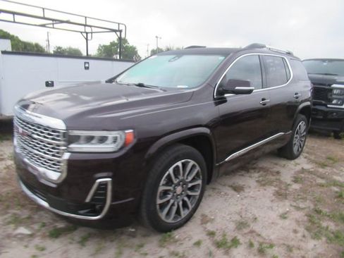 Used 2021 GMC Acadia Denali w/ Denali Technology Package image 3