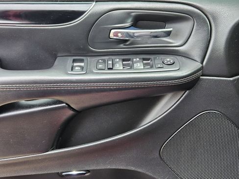 Used 2019 Dodge Grand Caravan SXT image 29