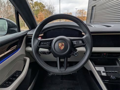 Used 2024 Porsche Macan 4 Electric image 9