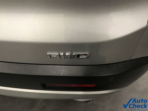 Used 2019 GMC Acadia SLT image 16