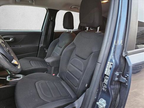 Used 2021 Jeep Renegade Latitude image 18