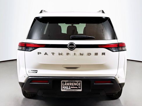Used 2025 Nissan Pathfinder SV FWD image 5