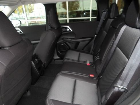 New 2025 Mitsubishi Outlander ES image 14