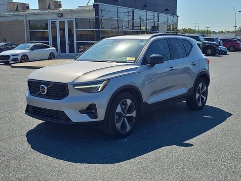 Used 2025 Volvo XC40 B5 Plus AWD/4WD image 16