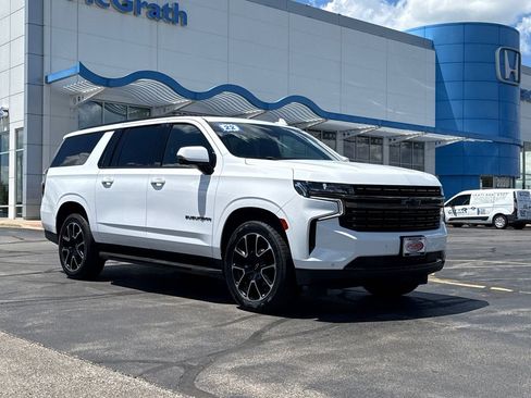 Used 2022 Chevrolet Suburban RST w/ Luxury Package AWD/4WD image 3