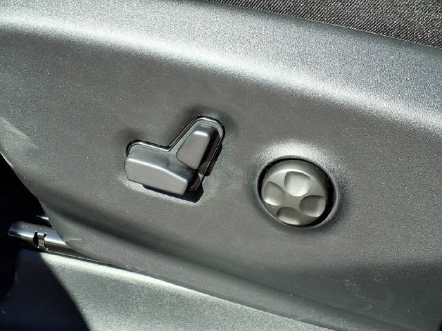 New 2026 Chrysler Pacifica Select AWD/4WD image 9