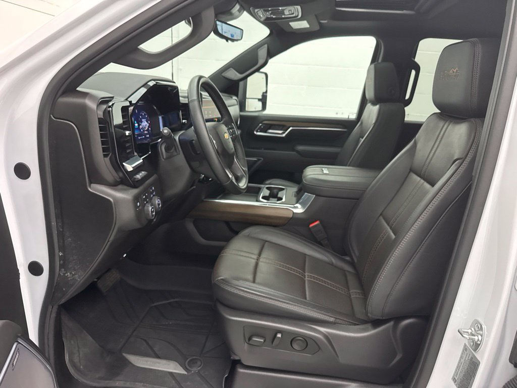 Used 2025 Chevrolet Silverado 3500 High Country w/ High Country Premium Package AWD/4WD image 18