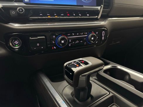 Used 2024 Chevrolet Silverado 1500 LTZ image 30