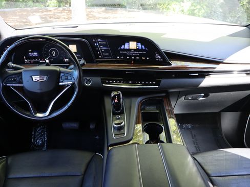 Used 2022 Cadillac Escalade Premium Luxury AWD/4WD image 20