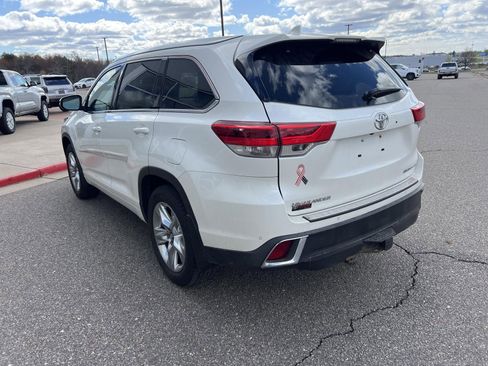 Used 2017 Toyota Highlander Limited AWD/4WD image 10