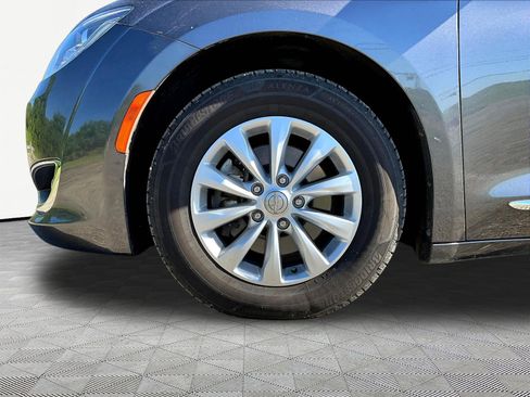 Used 2018 Chrysler Pacifica Touring-L Plus FWD image 30