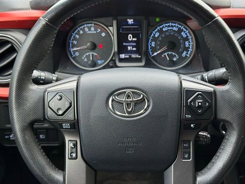 Used 2018 Toyota Tacoma TRD Sport image 16