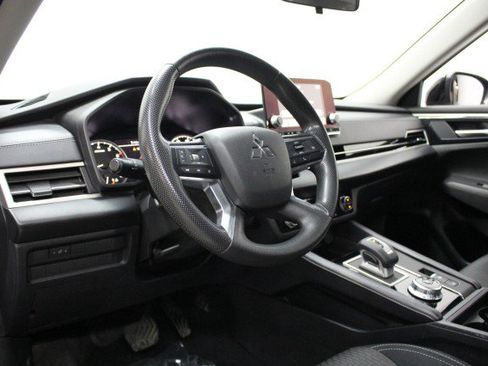 Used 2024 Mitsubishi Outlander ES image 6