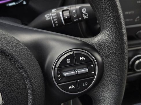 Certified 2025 Kia Soul LX w/ LX Technology Package image 30